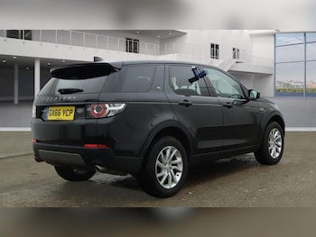 Used Land Rover Discovery Sport 2017 for sale - 75614035: Photo