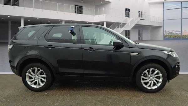 Used Land Rover Discovery Sport 2017 for sale - 75614035: Photo 5