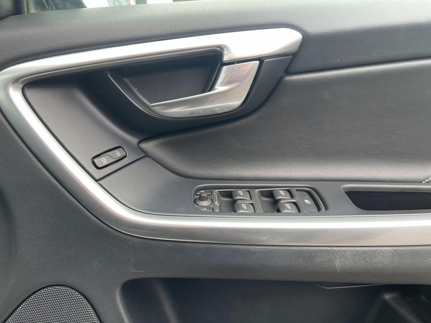 Used Volvo XC60 2017 for sale - 77440685: Photo 45