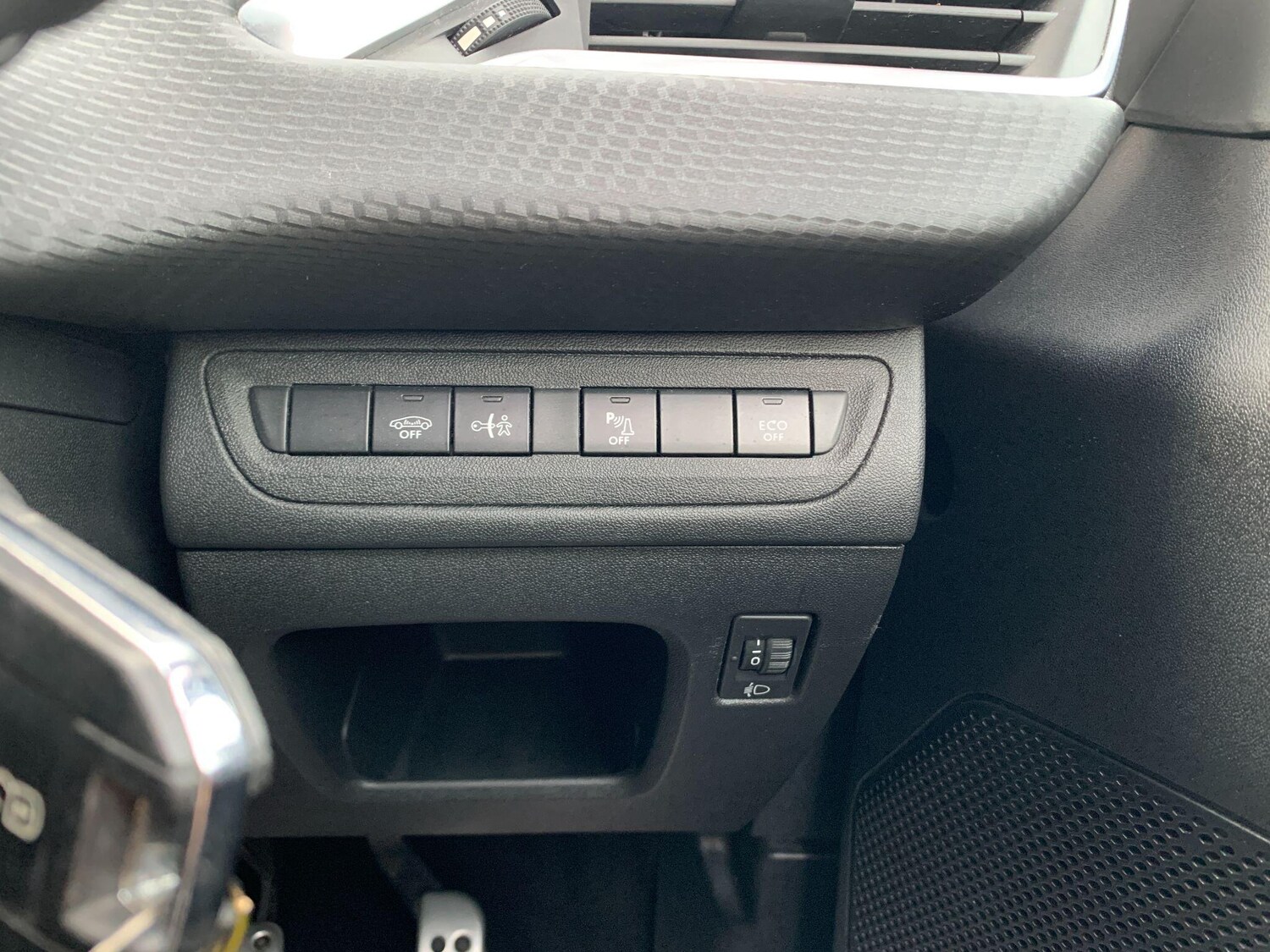 Used Peugeot 2008 2017 for sale - 76633595: Photo 24