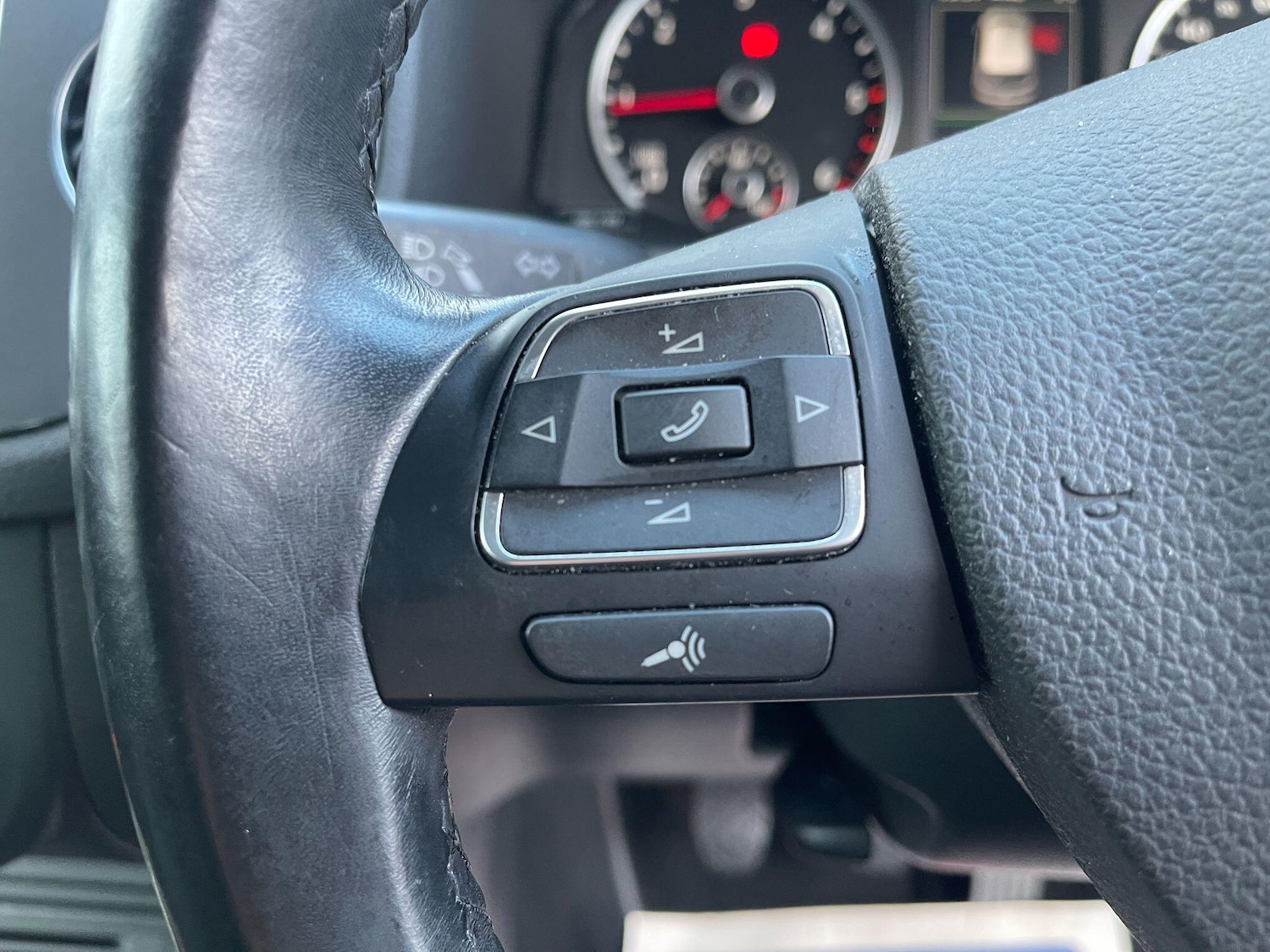 Used Volkswagen Tiguan 2015 for sale - 76408821: Photo 61