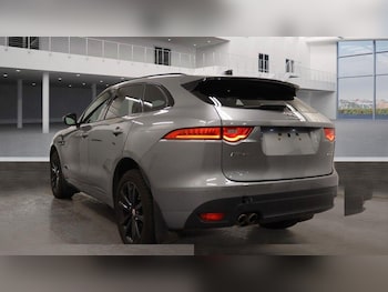 Used Jaguar F-Pace 2020 for sale - 76381007: Photo