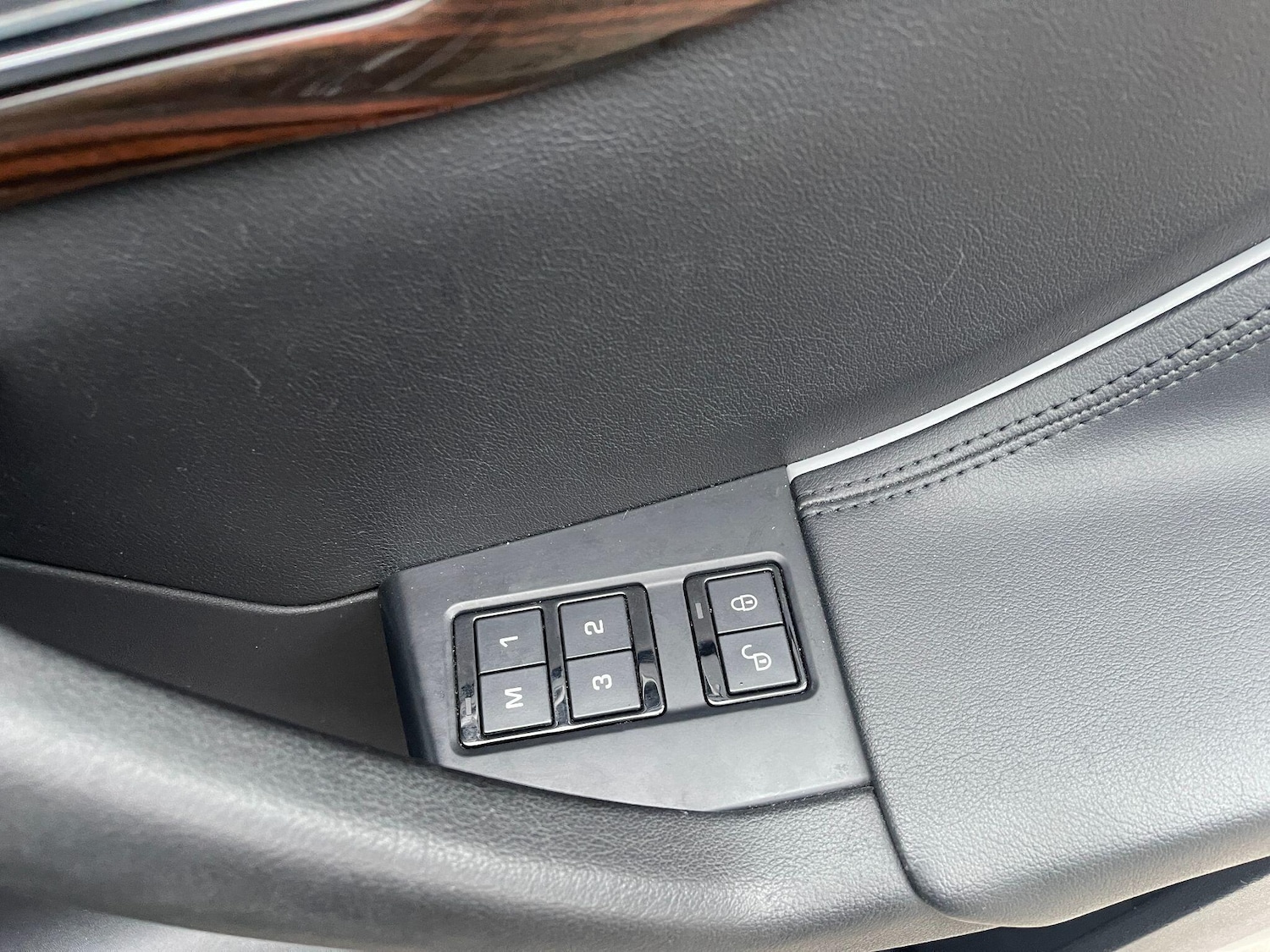 Used Jaguar F-Pace 2017 for sale - 77853670: Photo 32