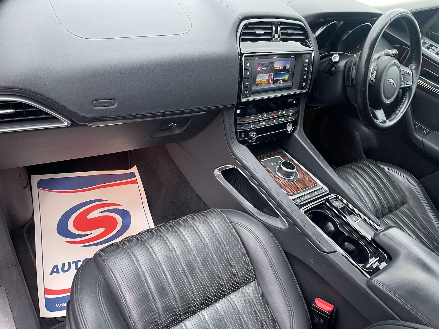 Used Jaguar F-Pace 2017 for sale - 77853670: Photo 9