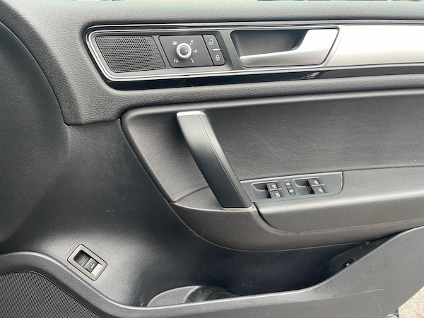 Used Volkswagen Touareg 2016 for sale - 75614387: Photo 48