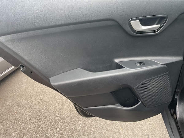 Used Kia Stonic 2019 for sale - 76179454: Photo 51