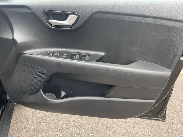 Used Kia Stonic 2019 for sale - 76179454: Photo 53