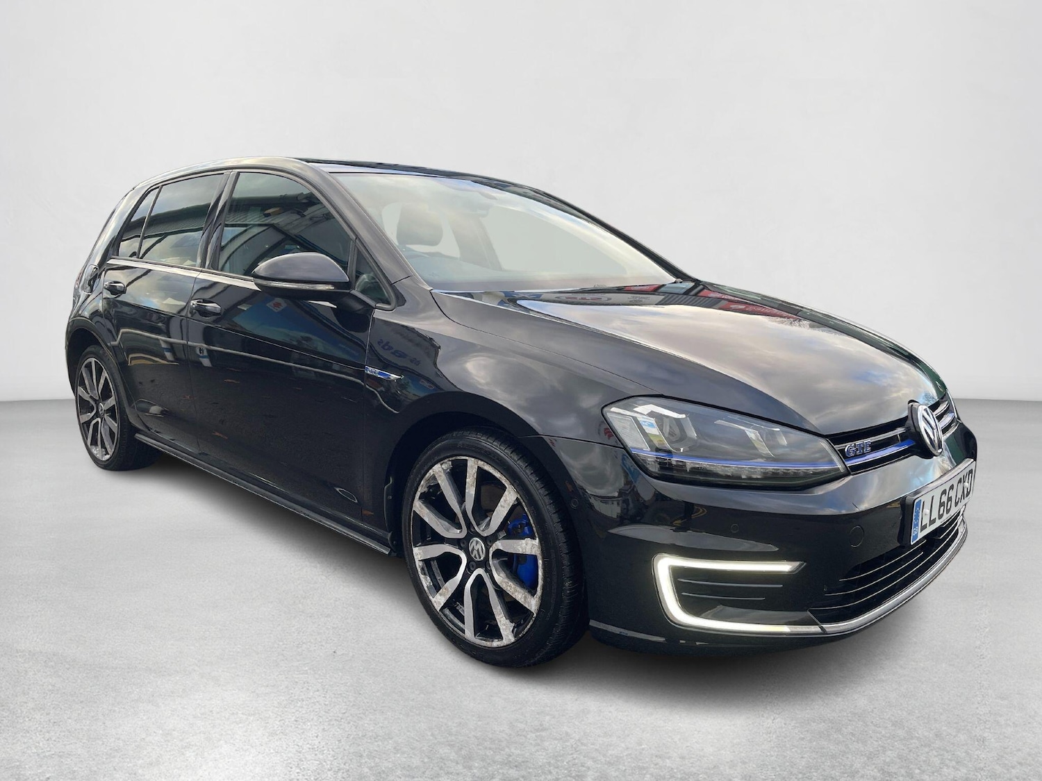 Used Volkswagen Golf 2016 for sale - 76597227: Photo 2