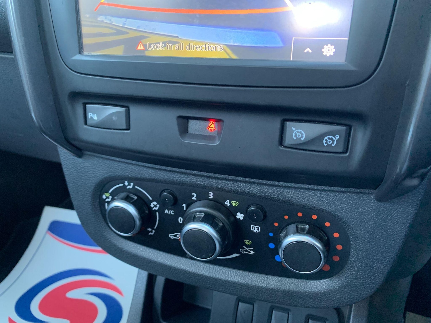 Used Dacia Duster 2018 for sale - 76825101: Photo 9