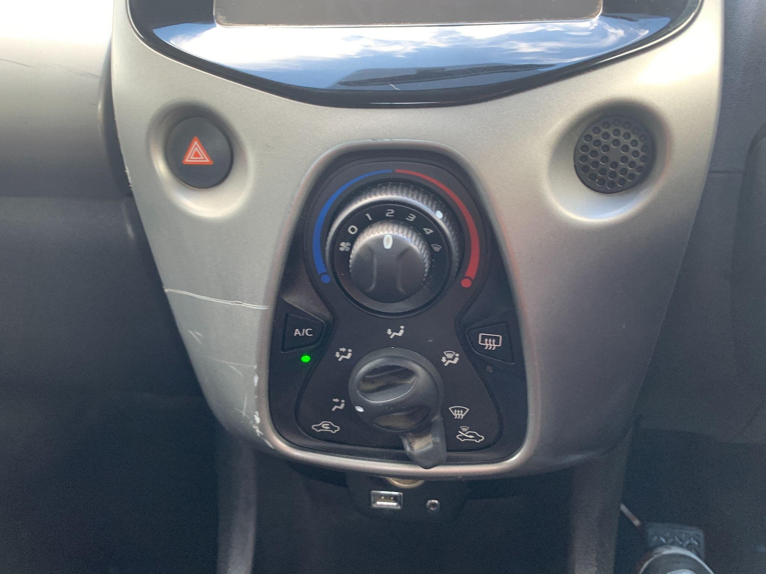 Used Peugeot 108 2015 for sale - 76780778: Photo 9