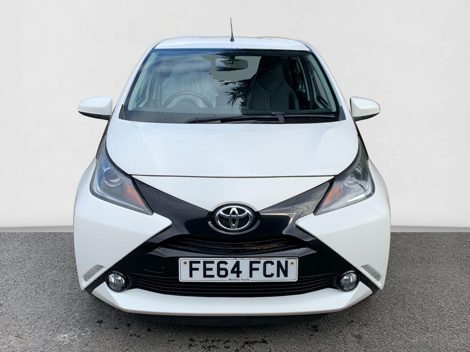 Used Toyota AYGO 2014 for sale - 76409223: Photo 2
