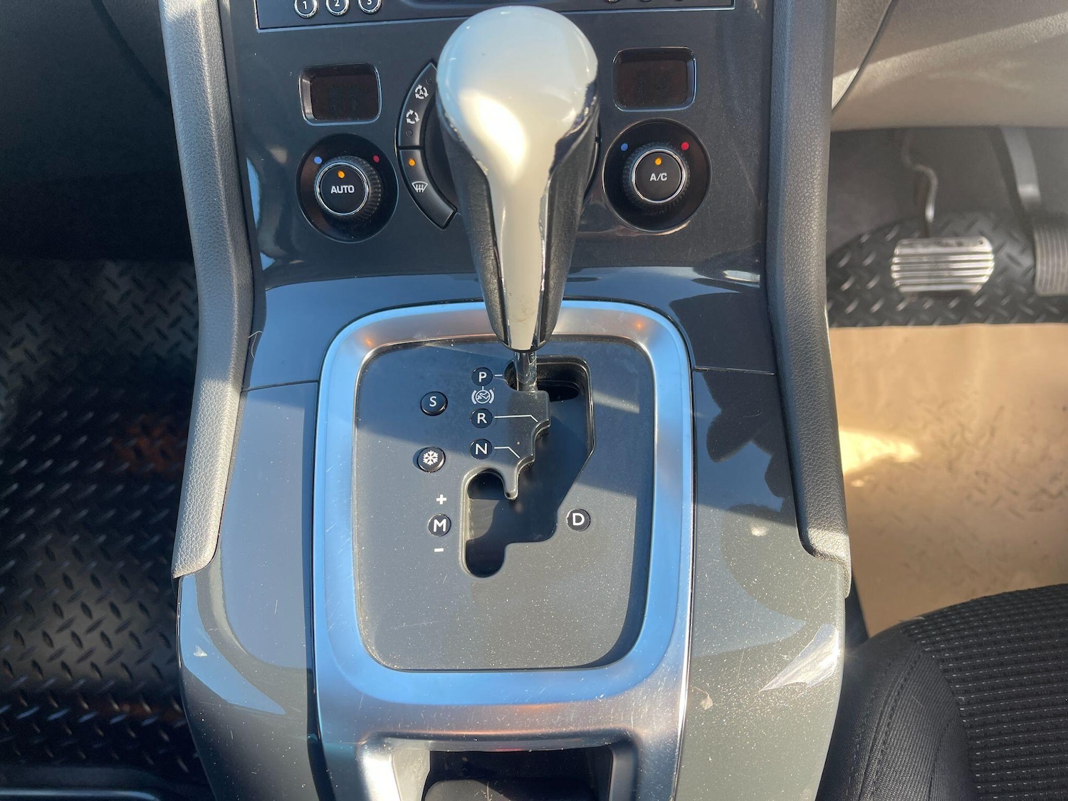 Used Peugeot 5008 2017 for sale - 76013042: Photo 31