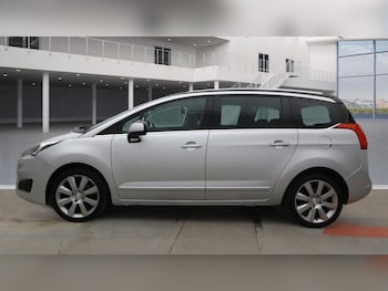 Used Peugeot 5008 2017 for sale - 76013042: Photo