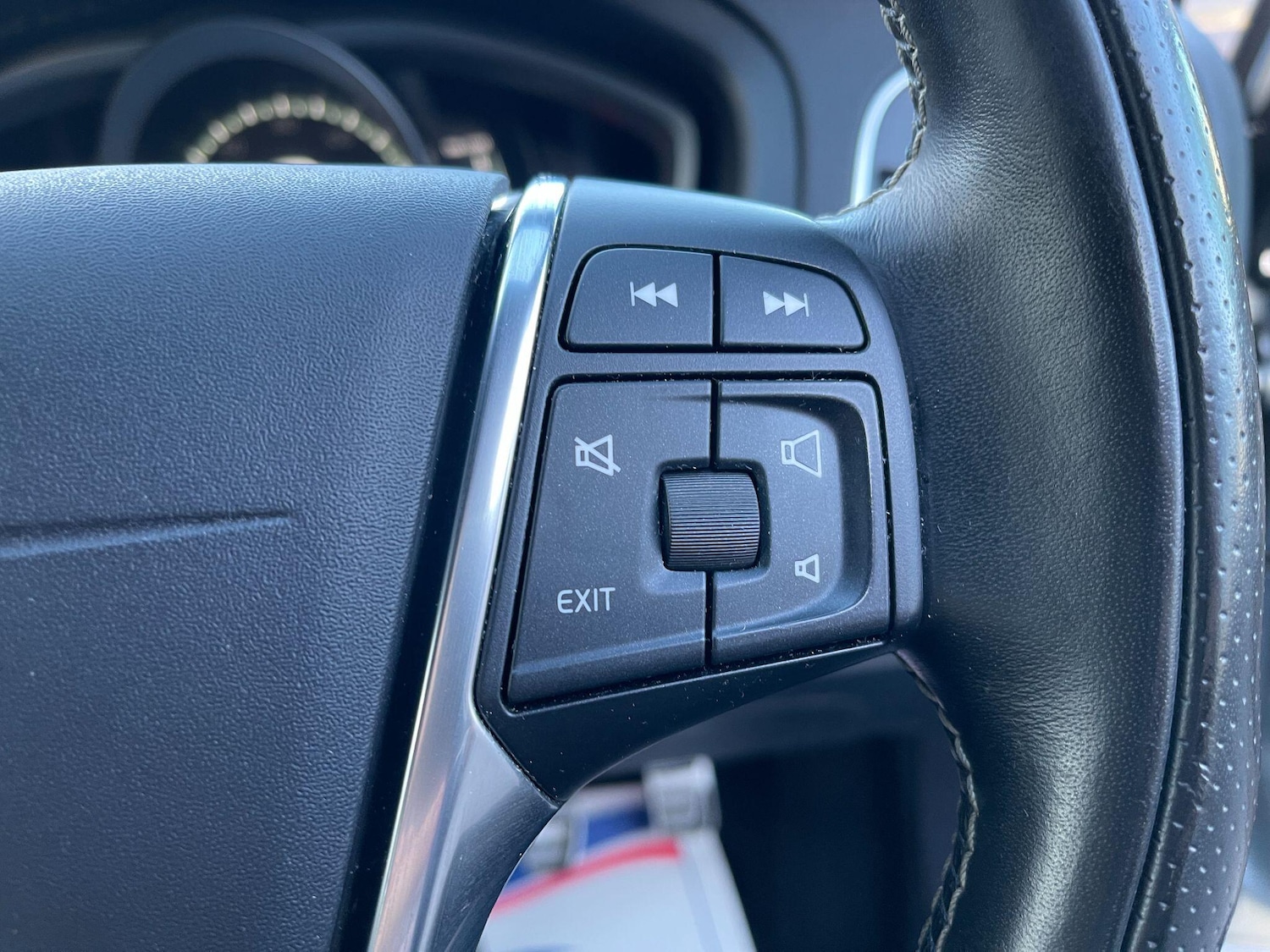 Used Volvo V40 2019 for sale - 77120654: Photo 19