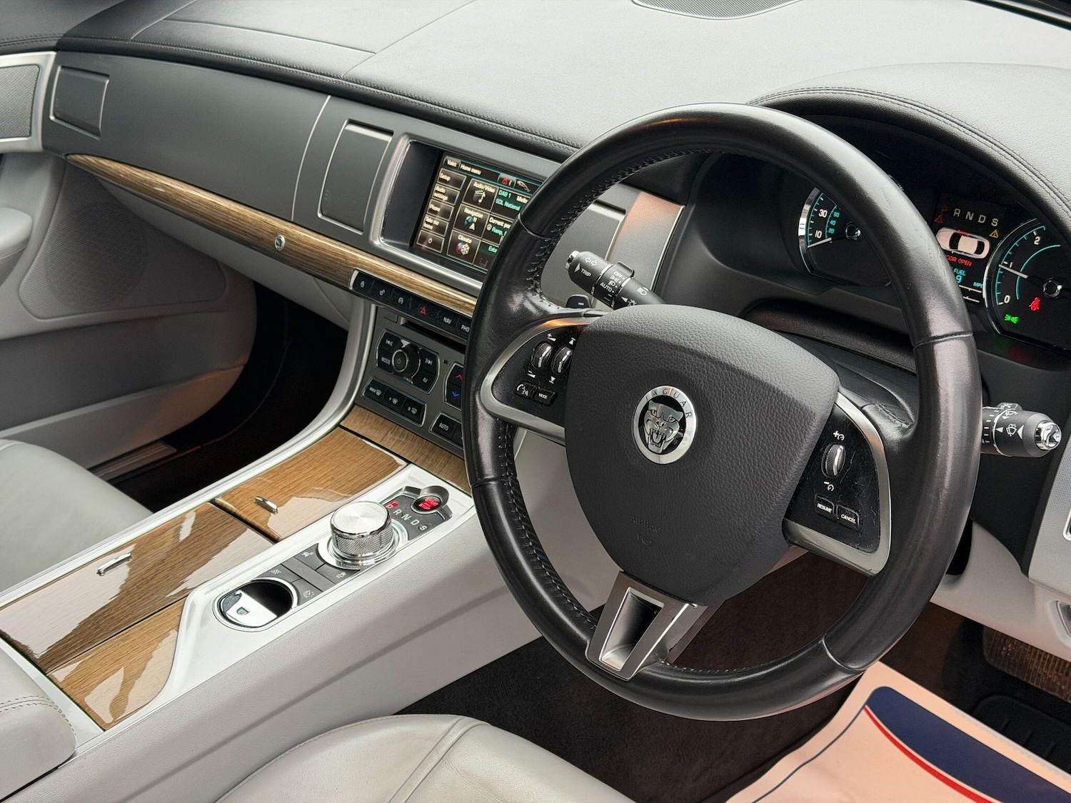 Used Jaguar XF 2013 for sale - 77523677: Photo 8