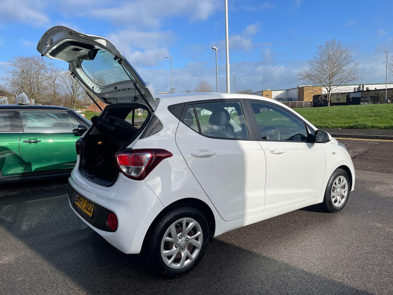 Used Hyundai i10 2017 for sale - 77853857: Photo 9