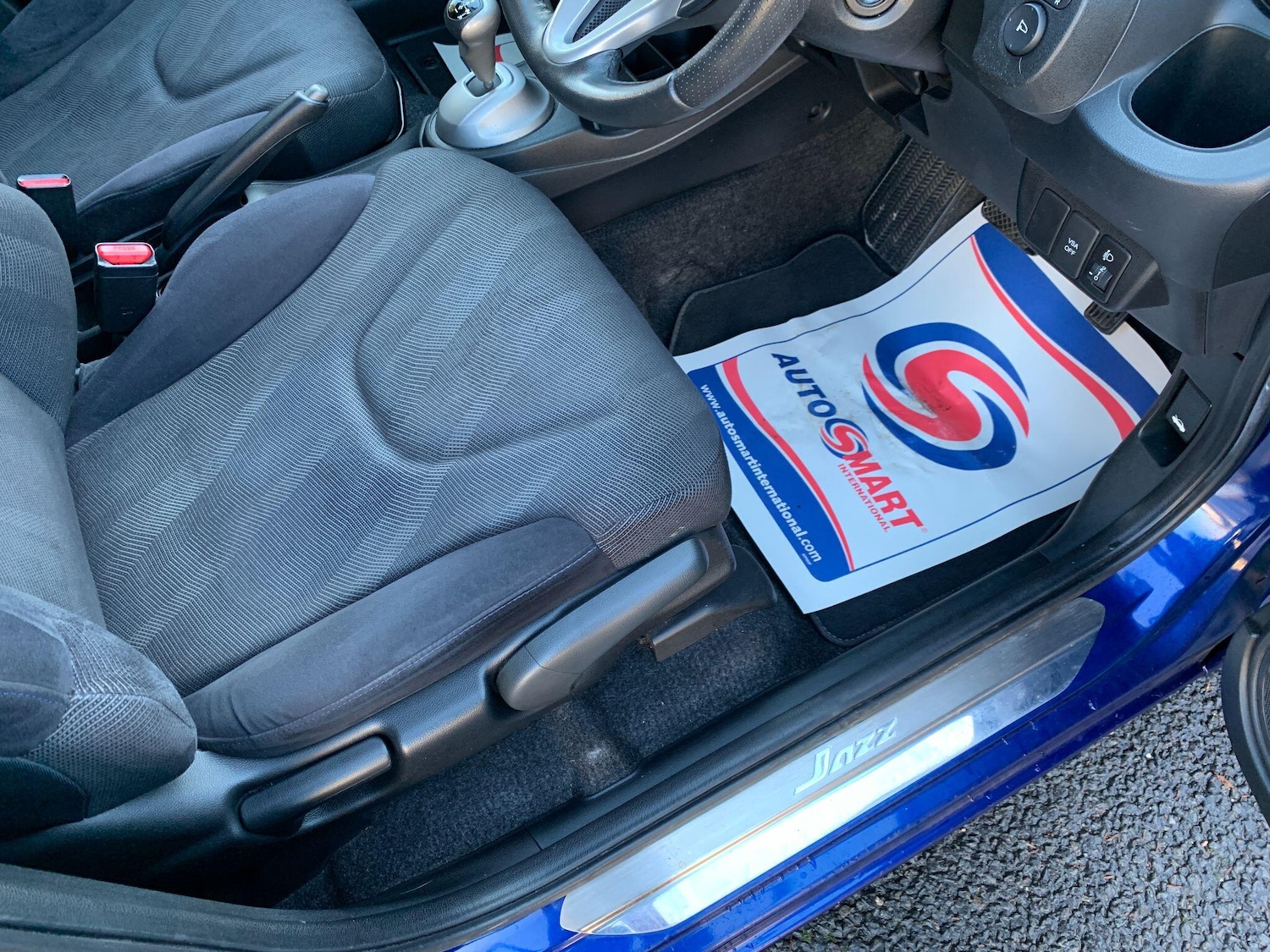 Used Honda Jazz 2010 for sale - 76620450: Photo 16