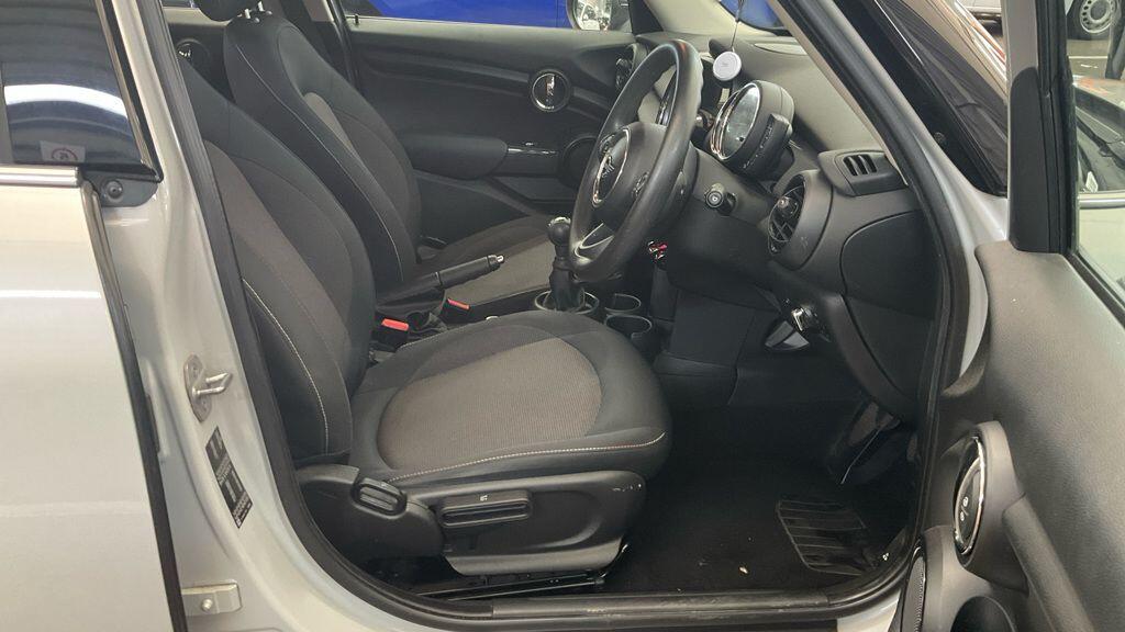 Used MINI Hatch 2018 for sale - 76398615: Photo 8