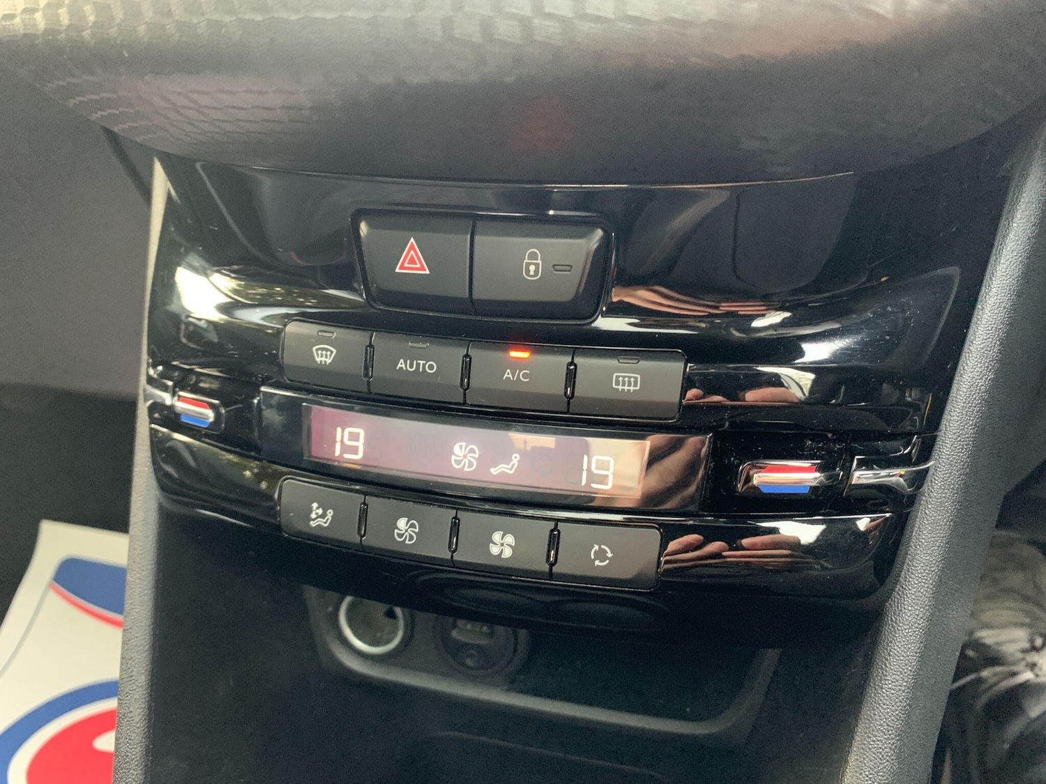 Used Peugeot 2008 2017 for sale - 76214025: Photo 10