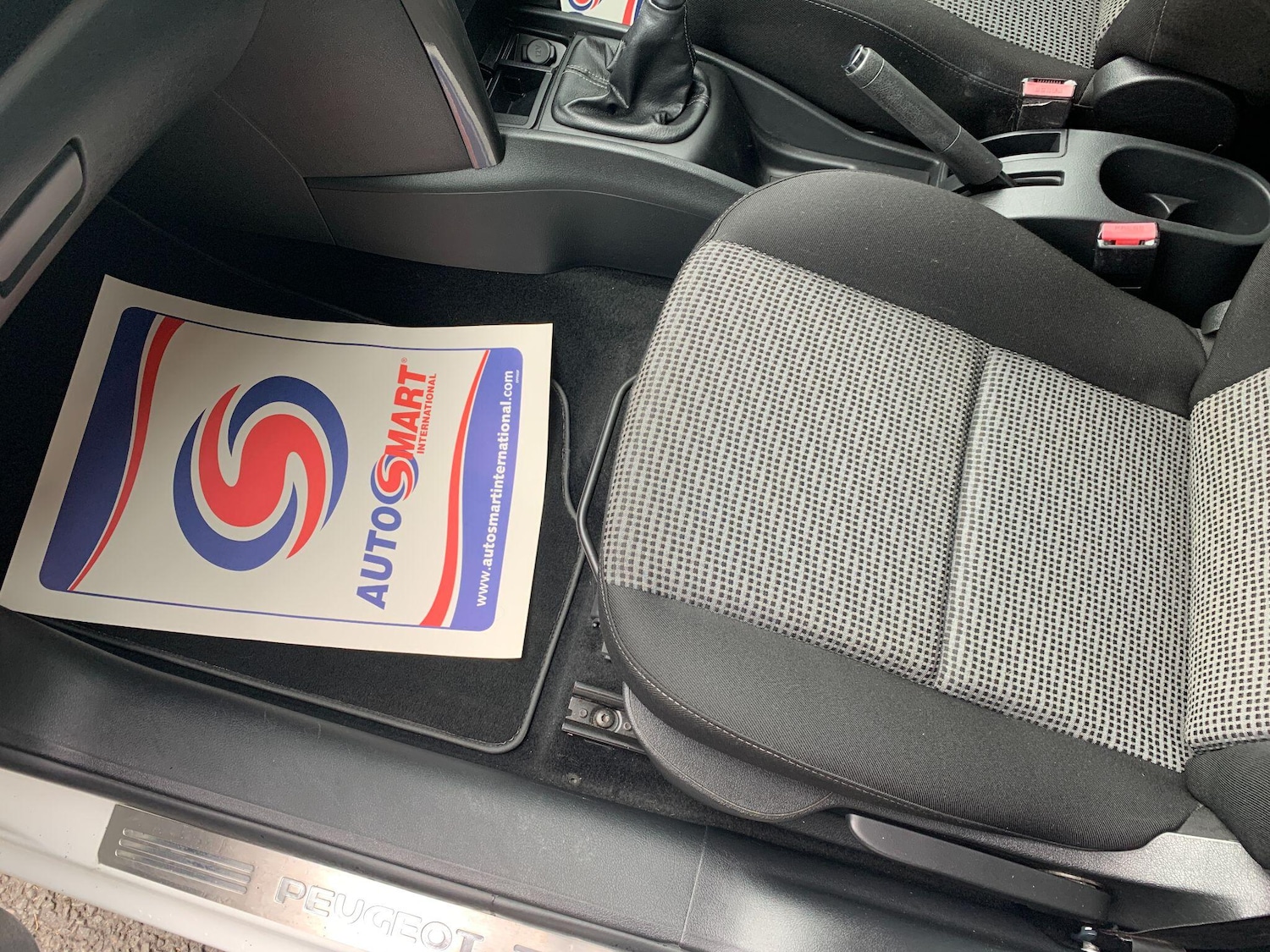 Used Peugeot 207 2010 for sale - 76592193: Photo 11