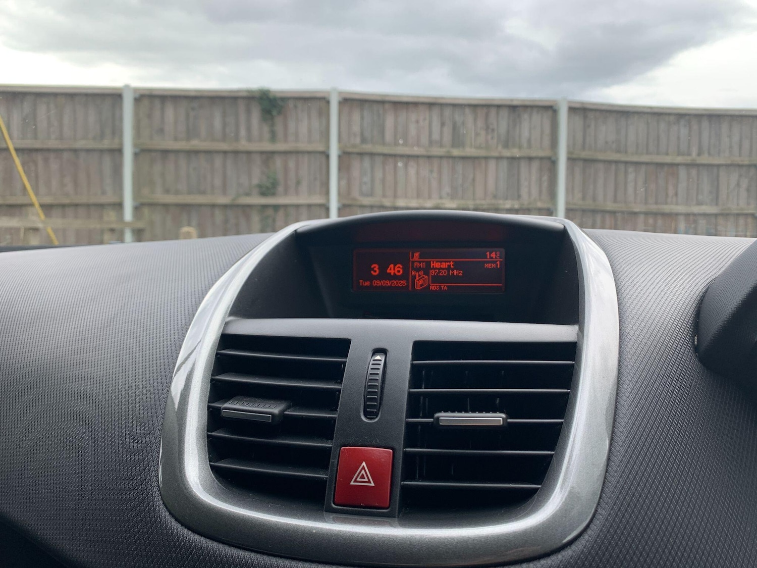 Used Peugeot 207 2010 for sale - 76592193: Photo 18