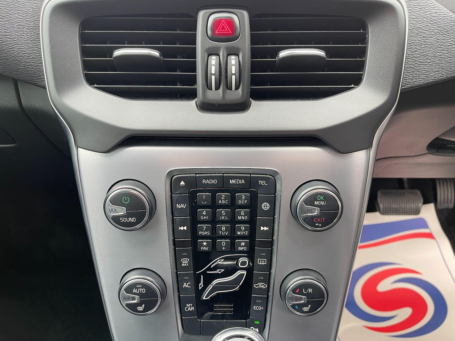 Used Volvo V40 2018 for sale - 76597326: Photo 12