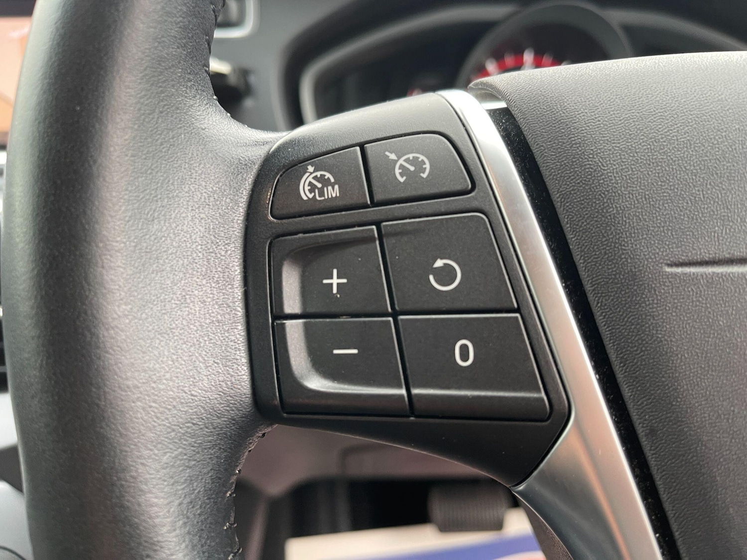 Used Volvo V40 2018 for sale - 76597326: Photo 19