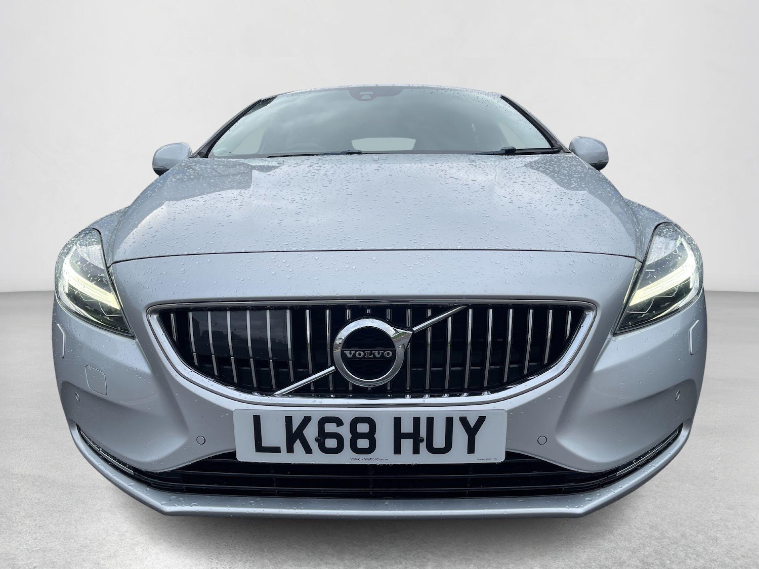 Used Volvo V40 2018 for sale - 76597326: Photo 2