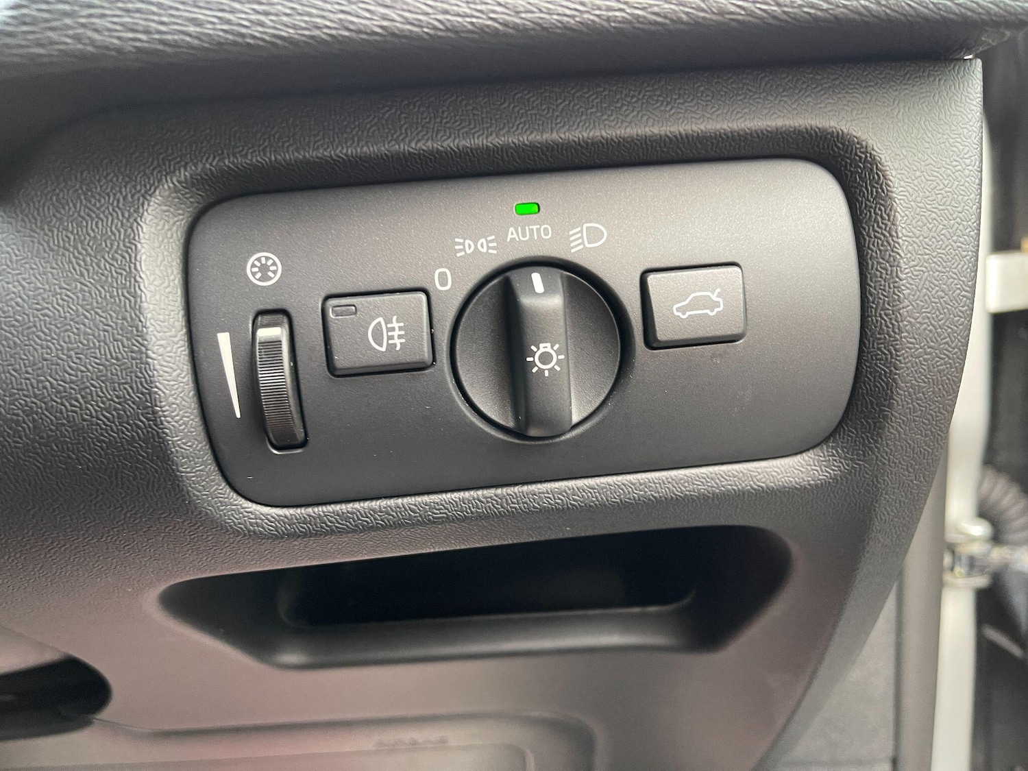 Used Volvo V40 2018 for sale - 76597326: Photo 21