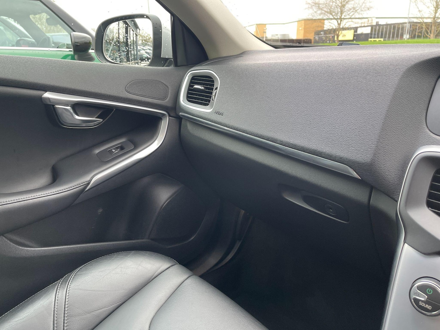 Used Volvo V40 2018 for sale - 76597326: Photo 27