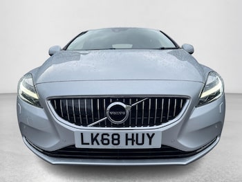 Used Volvo V40 2018 for sale - 76597326: Photo