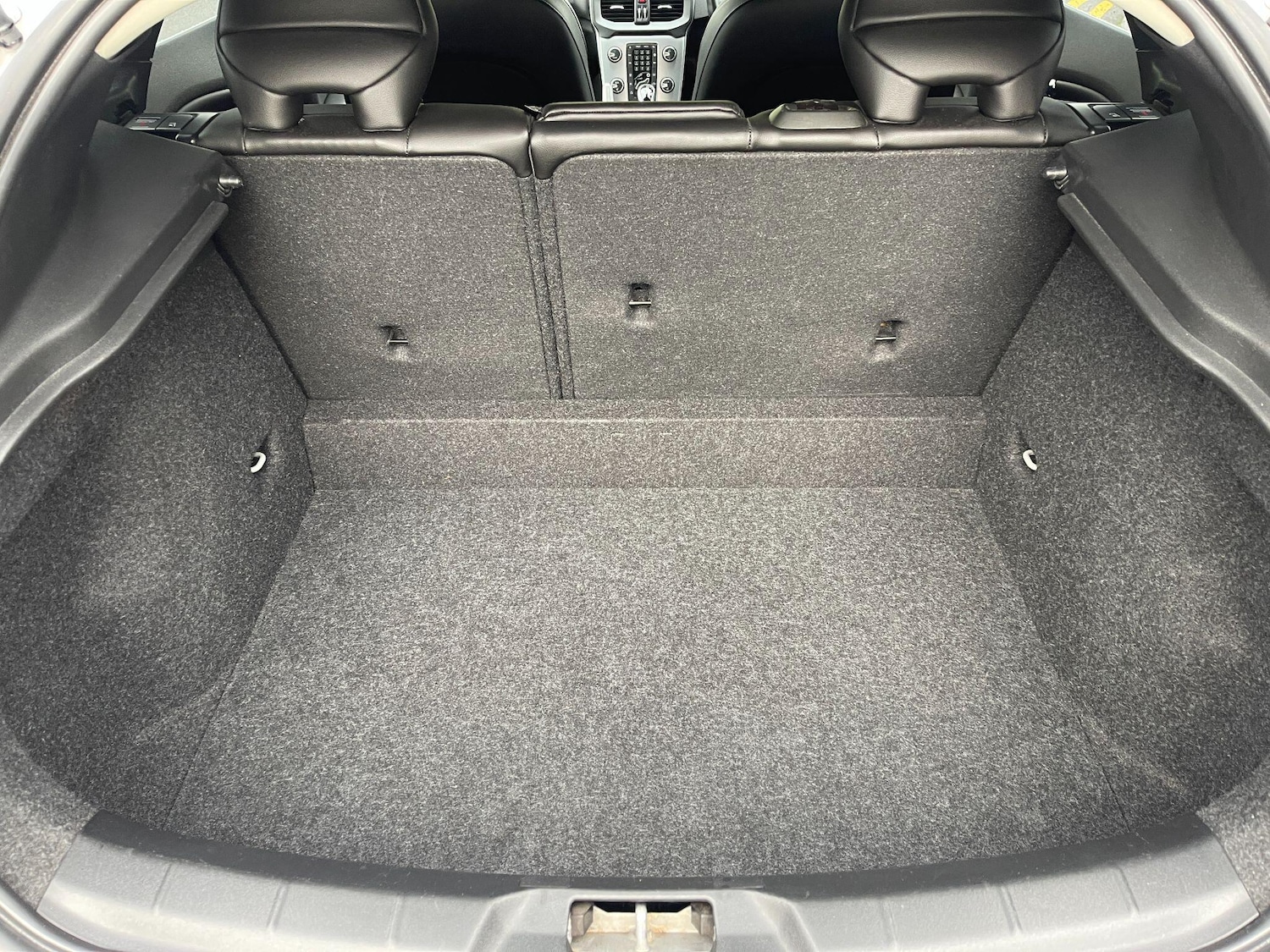 Used Volvo V40 2018 for sale - 76597326: Photo 36