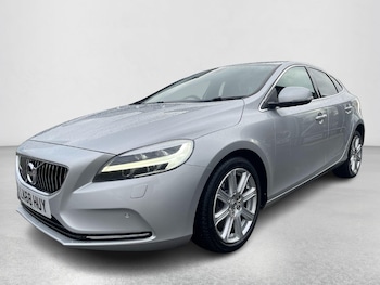 Used Volvo V40 2018 for sale - 76597326: Photo