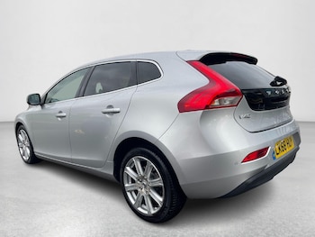 Used Volvo V40 2018 for sale - 76597326: Photo