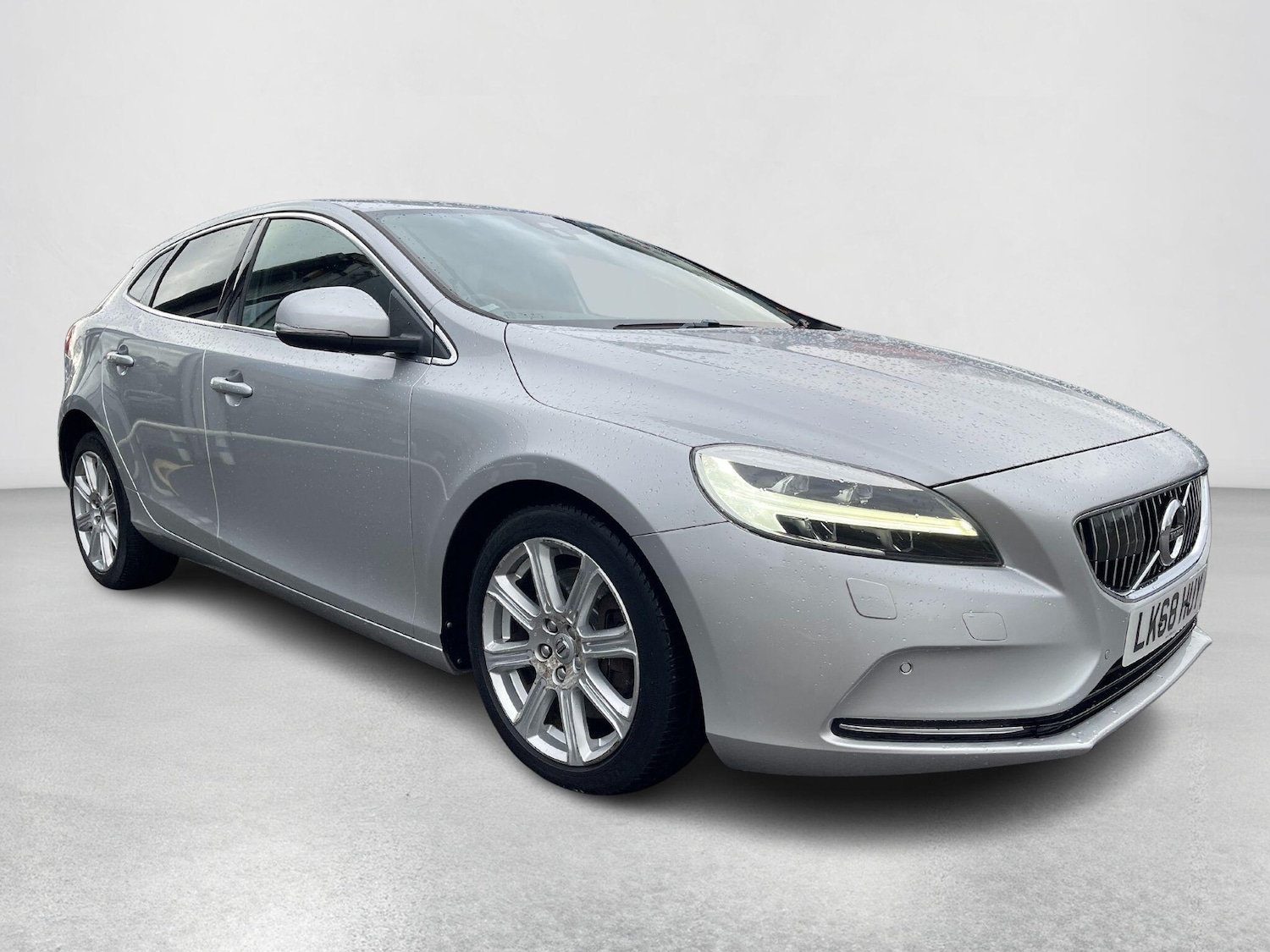 Used Volvo V40 2018 for sale - 76597326: Photo 5