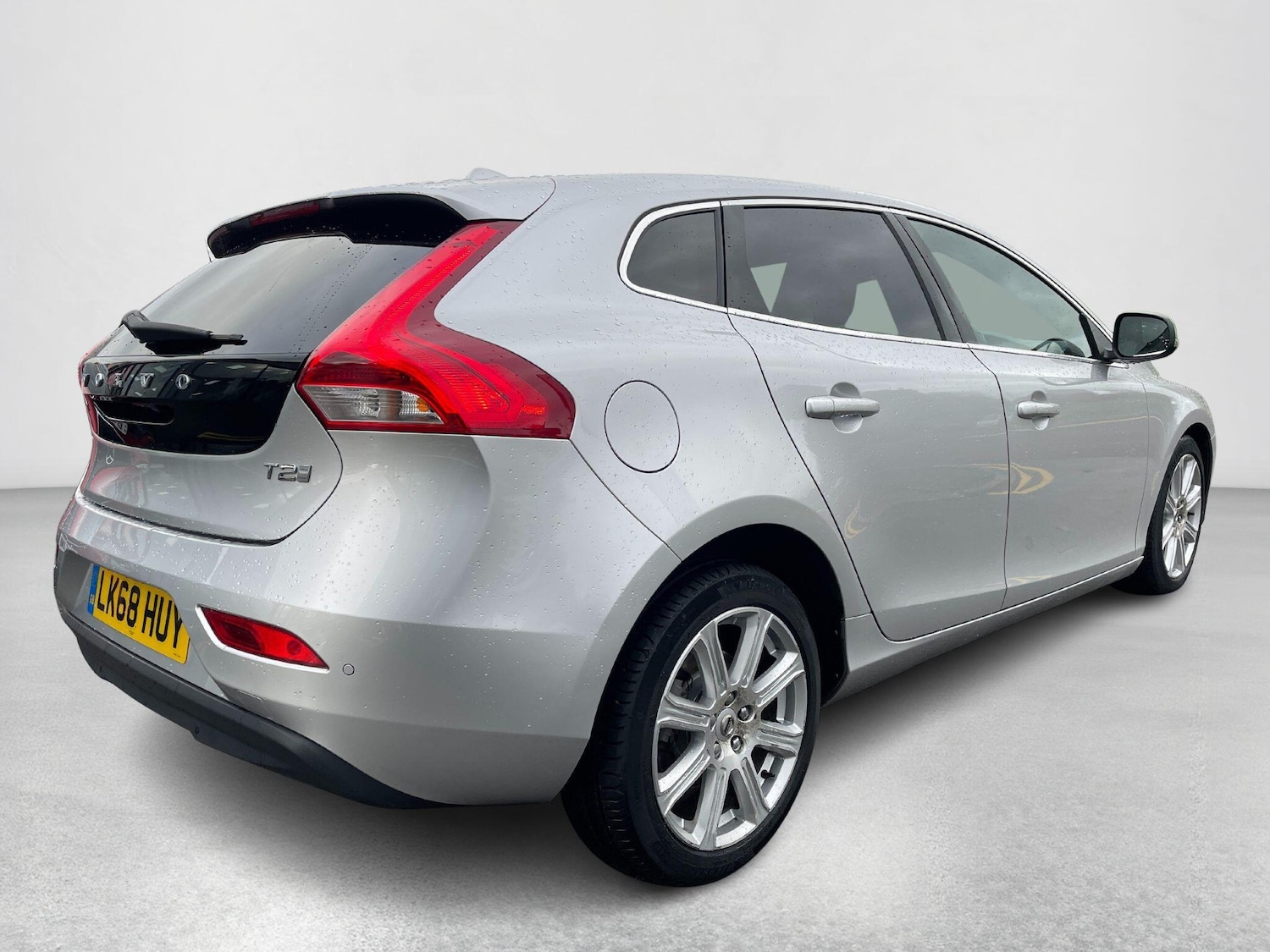 Used Volvo V40 2018 for sale - 76597326: Photo 8