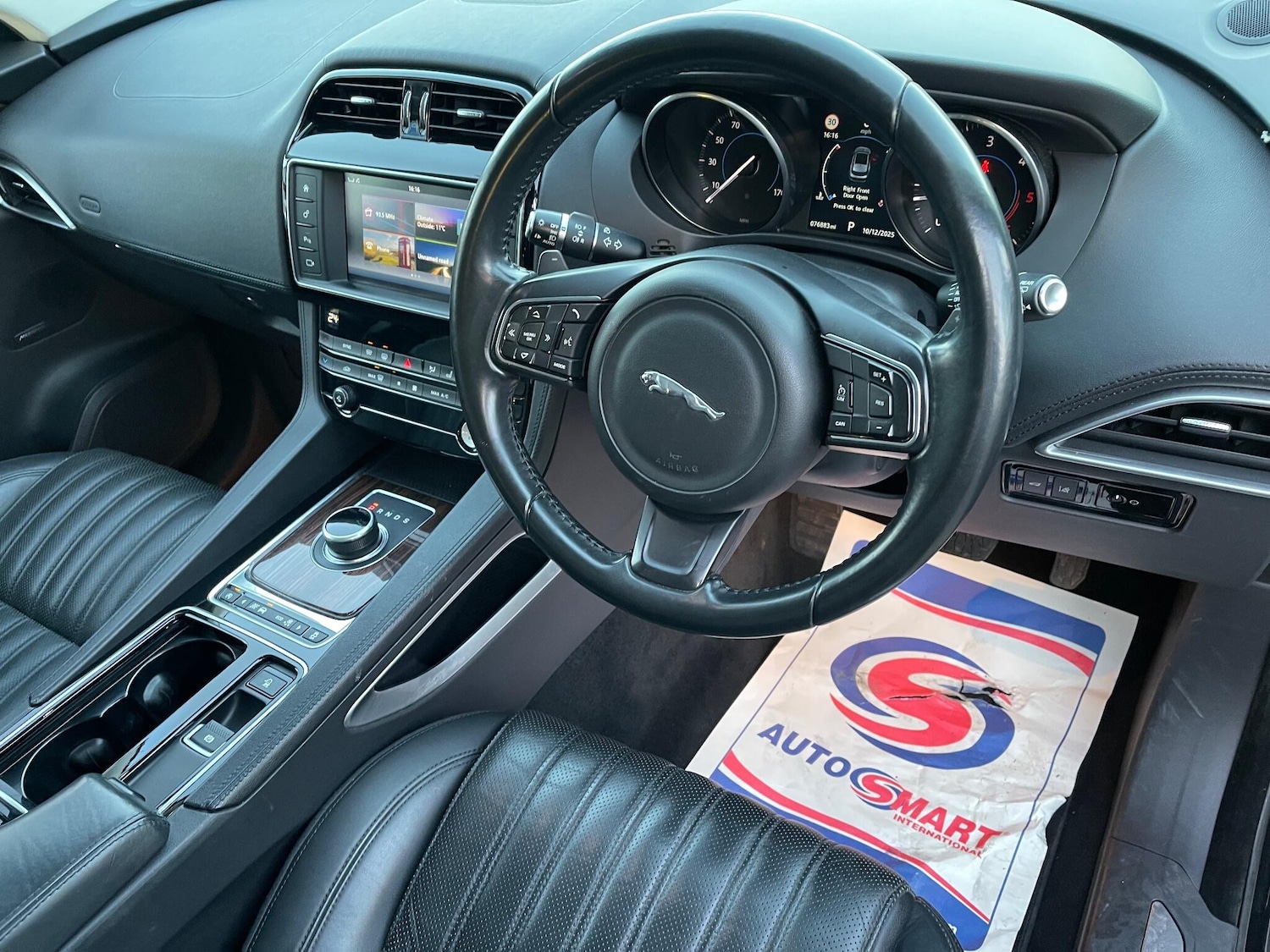 Used Jaguar F-Pace 2017 for sale - 76562457: Photo 38