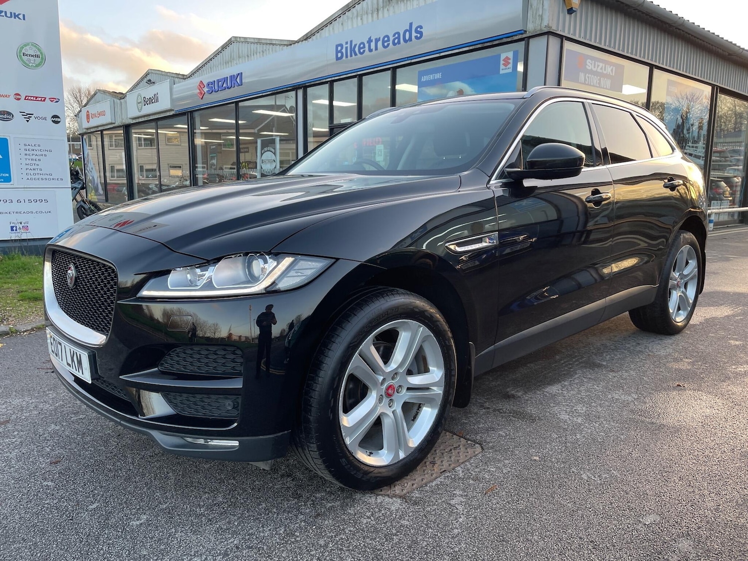 Used Jaguar F-Pace 2017 for sale - 76562457: Photo 4