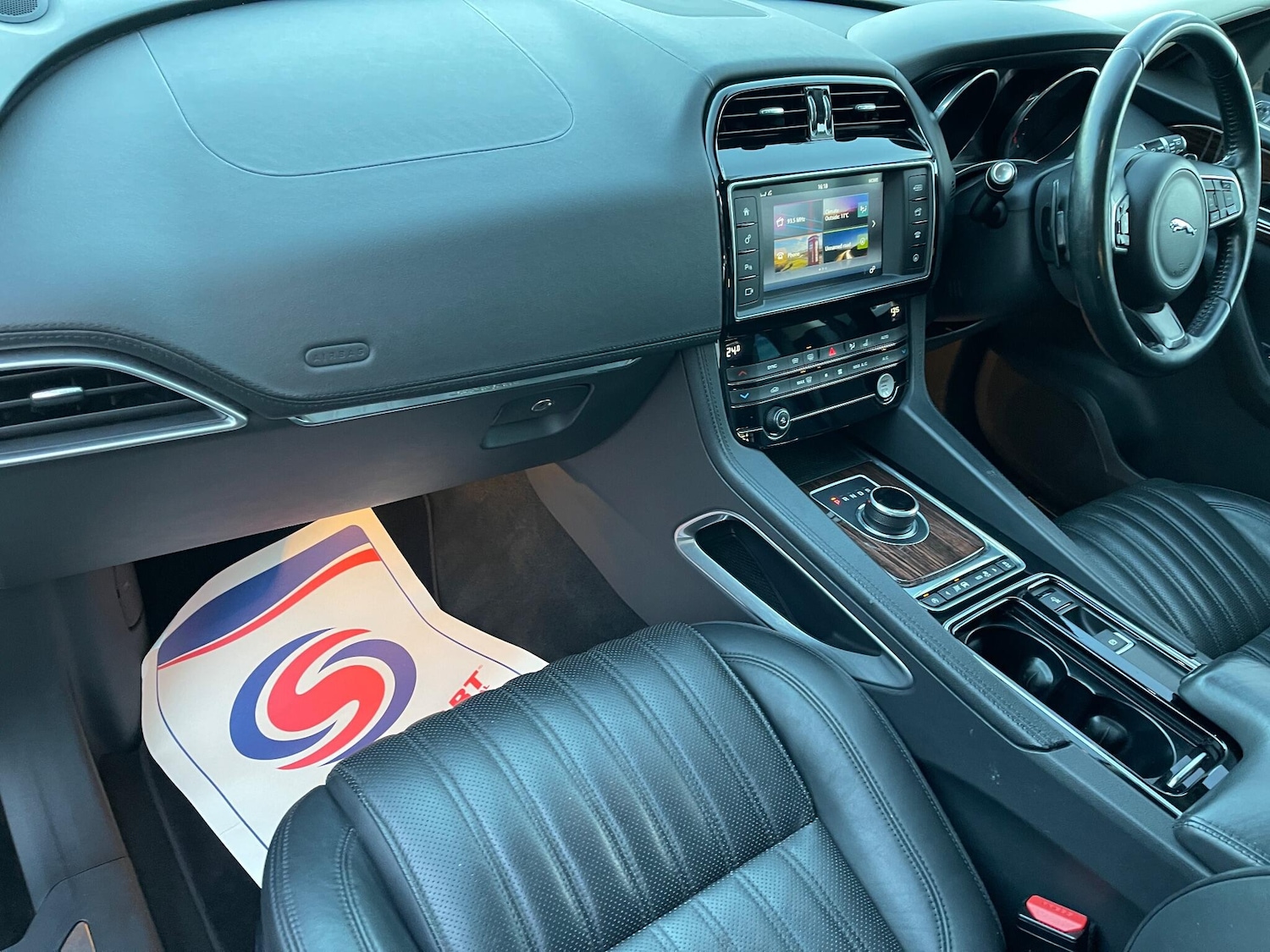 Used Jaguar F-Pace 2017 for sale - 76562457: Photo 9