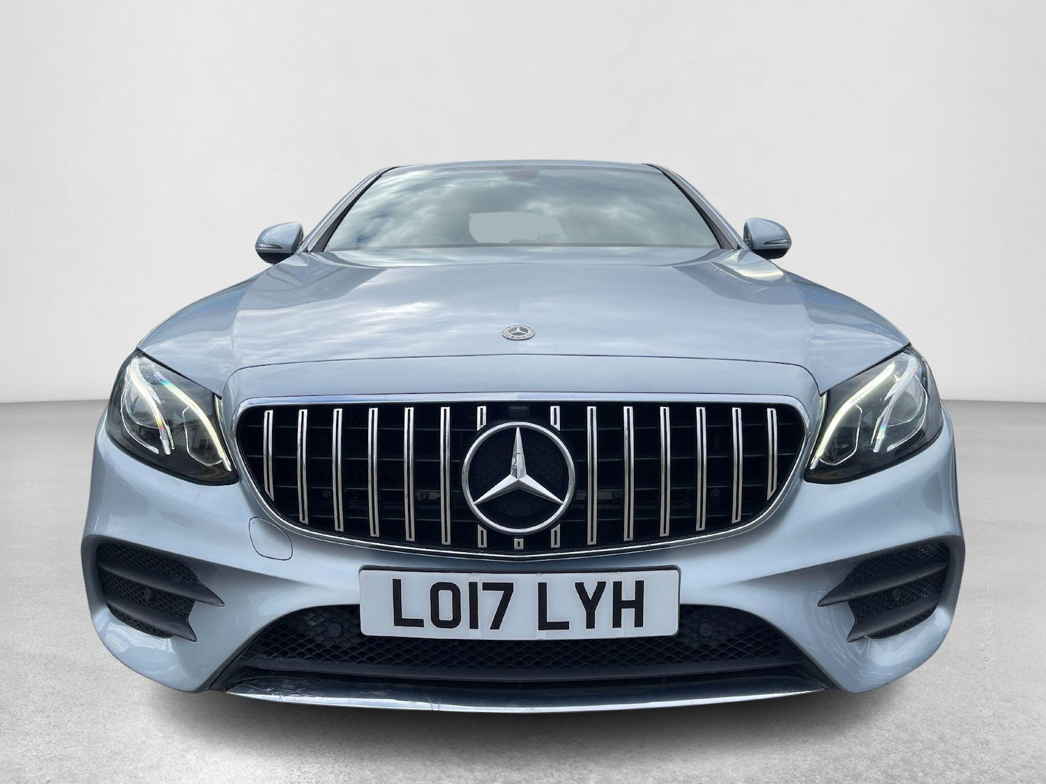 Used Mercedes-Benz E Class 2017 for sale - 76942653: Photo 2