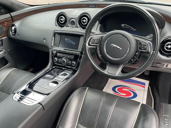 Used Jaguar XJ 2014 for sale - 75464227: Photo 32