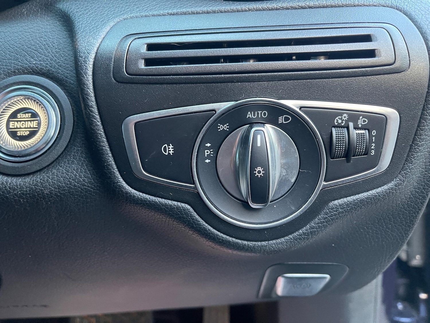 Used Mercedes-Benz C Class 2019 for sale - 76701007: Photo 21