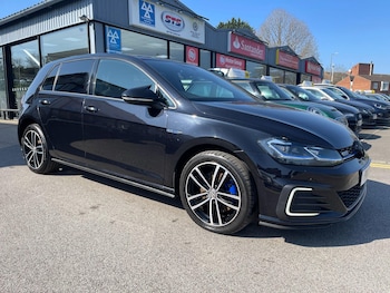 Used Volkswagen Golf 2017 for sale - 77977755: Photo