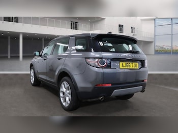 Used Land Rover Discovery Sport 2016 for sale - 76002358: Photo