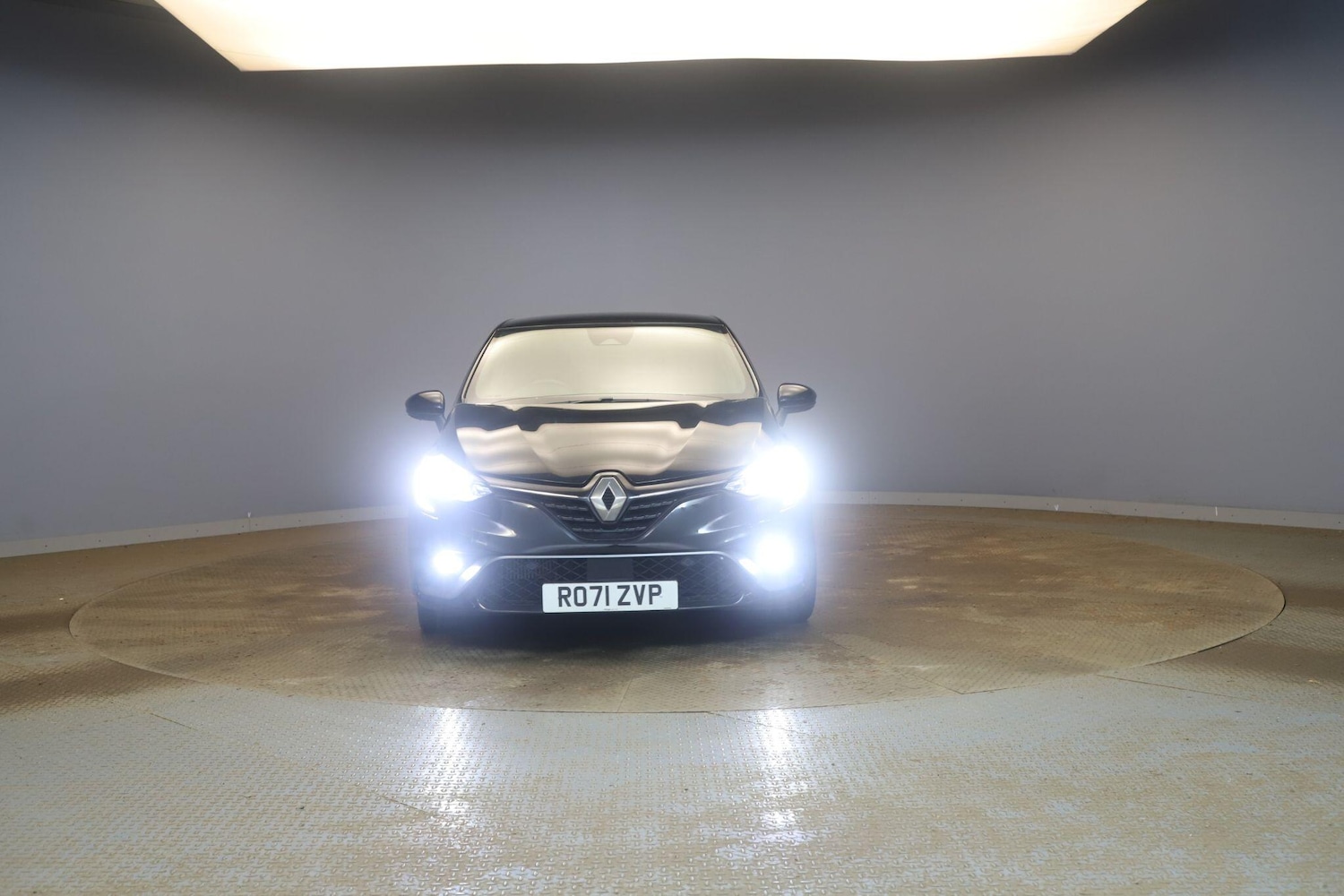 Used Renault Clio 2021 for sale - 76964789: Photo 2