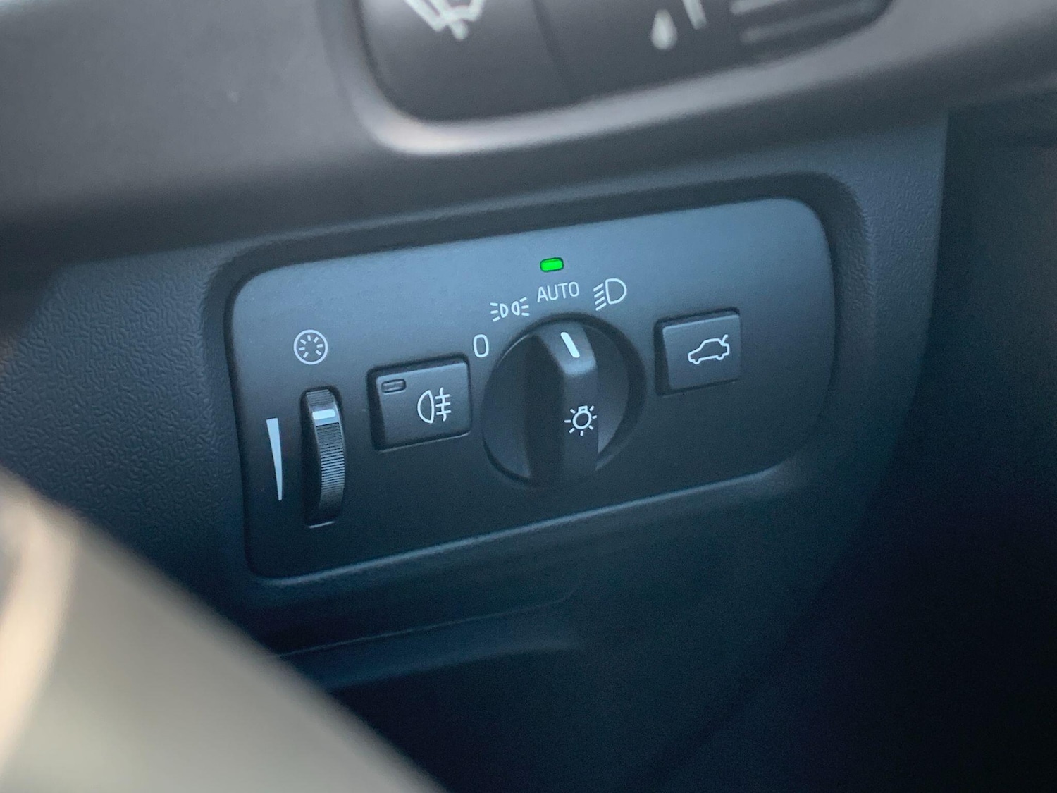 Used Volvo V40 Cross Country 2017 for sale - 77120751: Photo 18