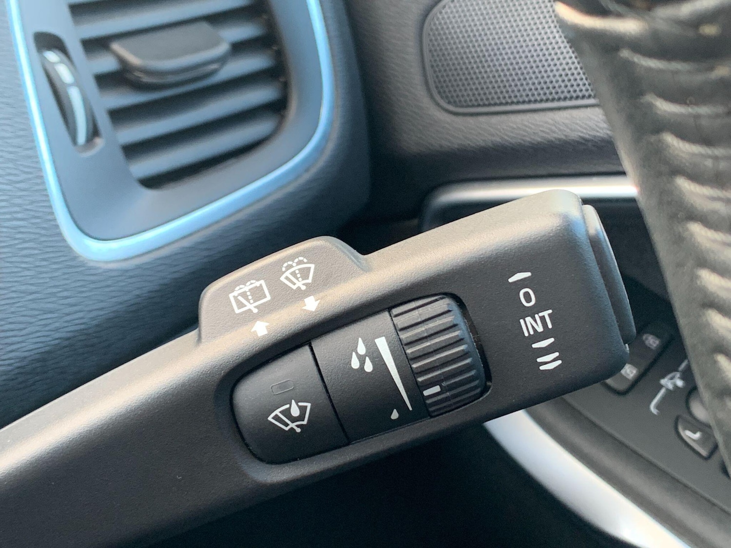 Used Volvo V40 Cross Country 2017 for sale - 77120751: Photo 19