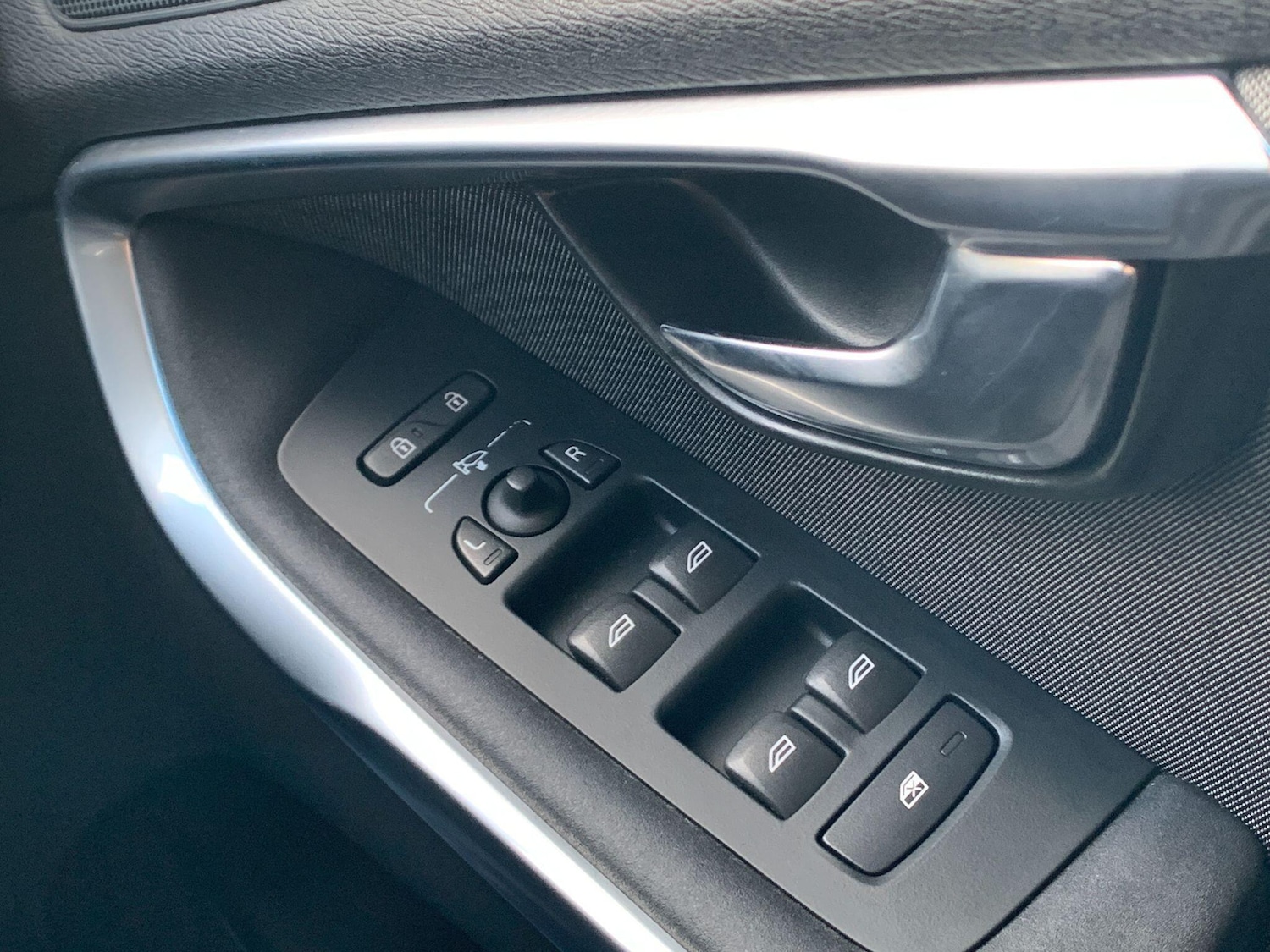 Used Volvo V40 Cross Country 2017 for sale - 77120751: Photo 21