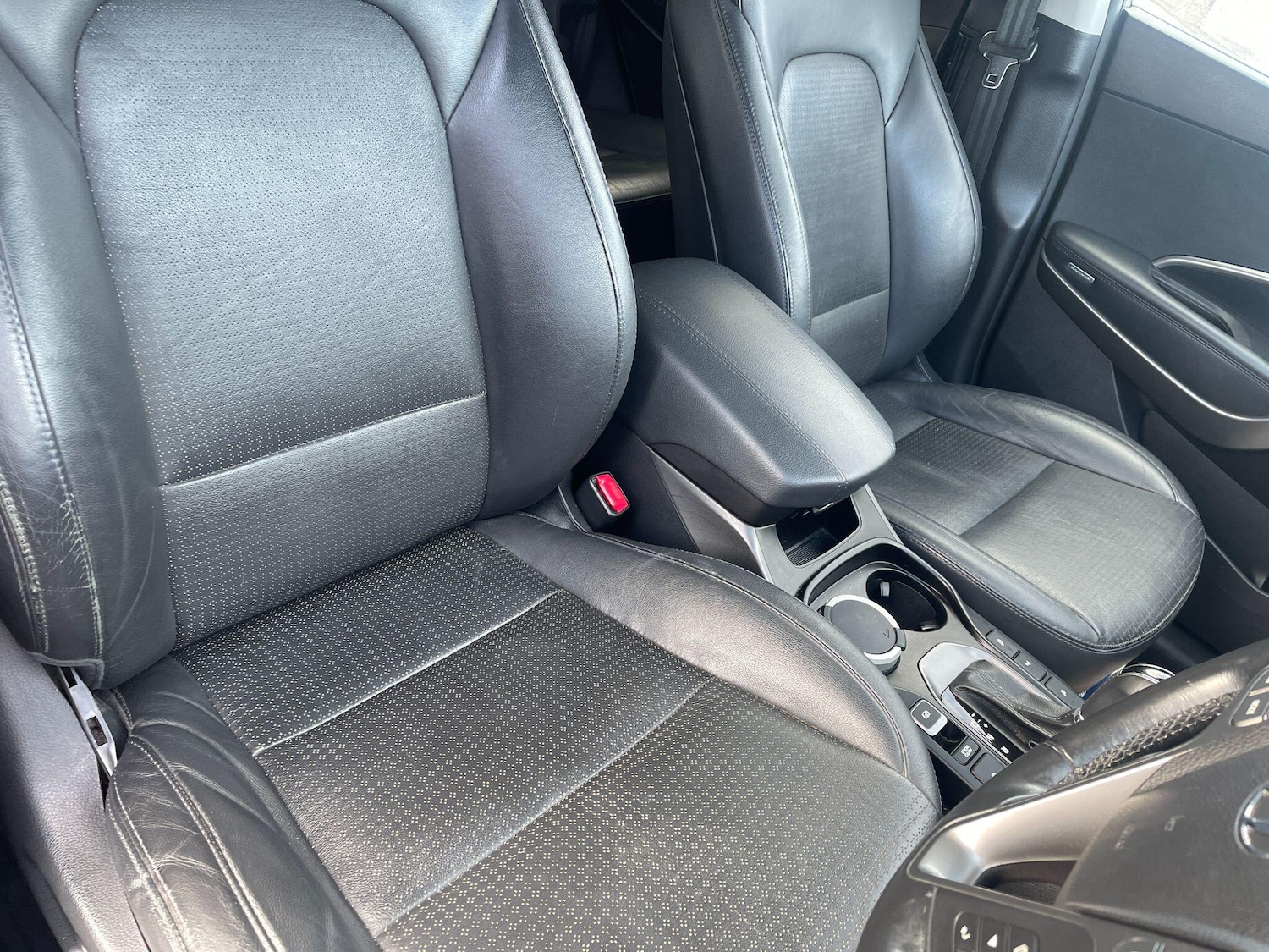 Used Hyundai Santa Fe 2014 for sale - 76370704: Photo 36