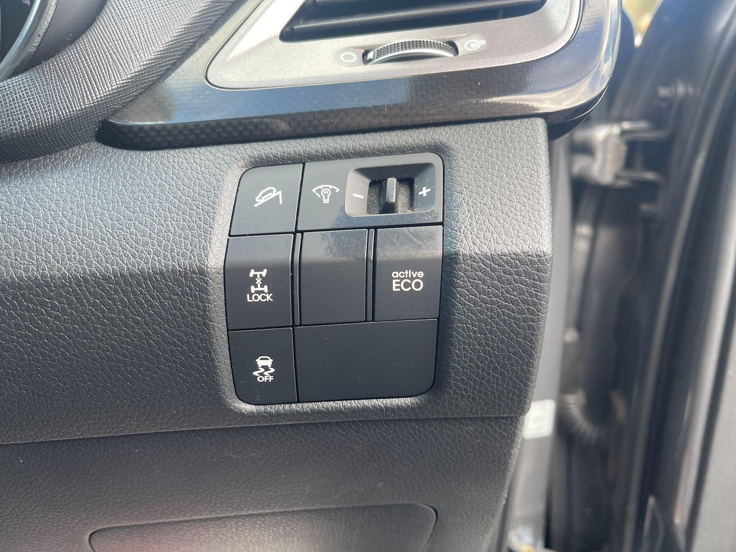 Used Hyundai Santa Fe 2014 for sale - 76370704: Photo 46